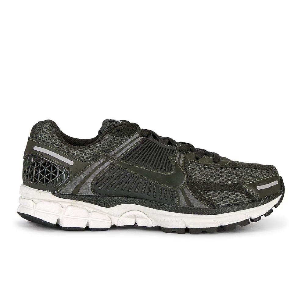 NIKE ZOOM VOMERO 5